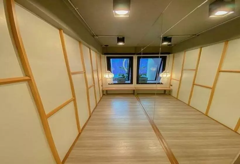 هاستل Little One