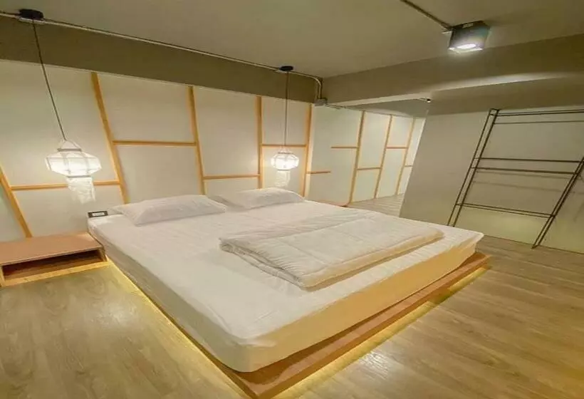 هاستل Little One