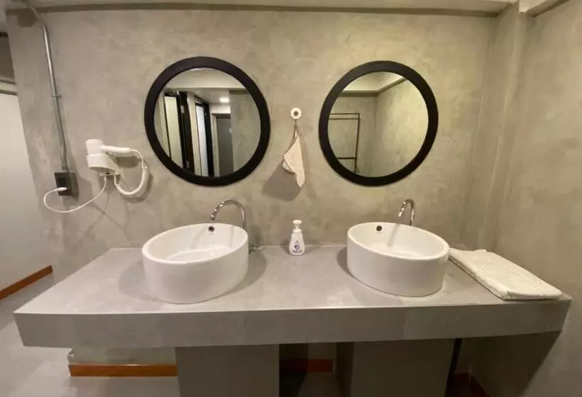 هاستل Little One