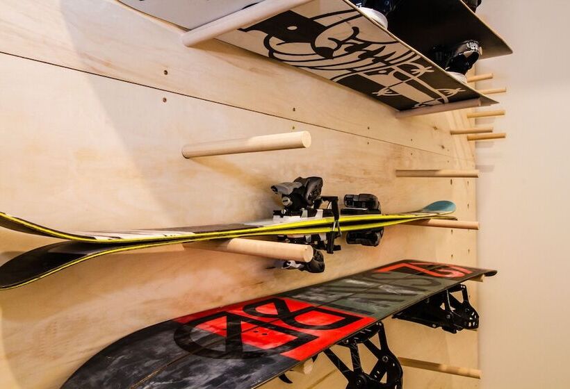 تختخواب و صبحانه Arrows Edge Lodge