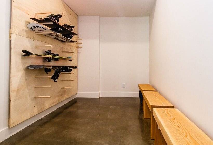 تختخواب و صبحانه Arrows Edge Lodge