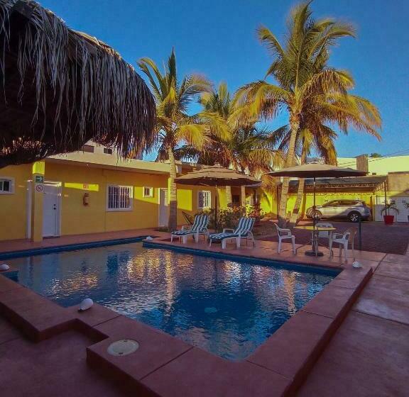 בית מלון כפרי Marina Del Sol