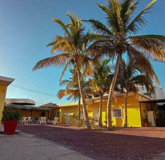 בית מלון כפרי Marina Del Sol