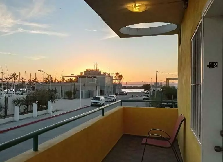 ホテル Marina Del Sol