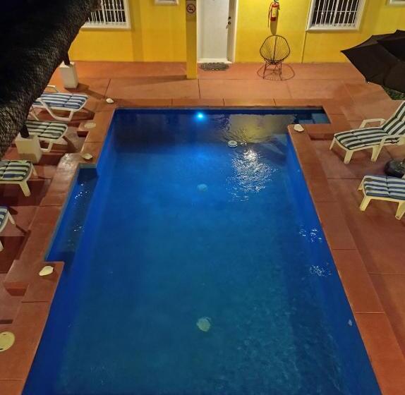 בית מלון כפרי Marina Del Sol