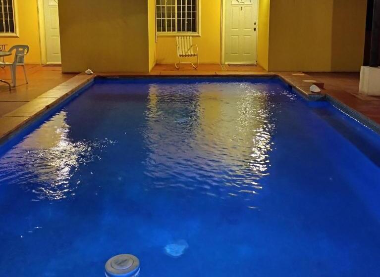 בית מלון כפרי Marina Del Sol