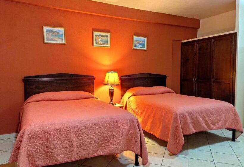 בית מלון כפרי Marina Del Sol