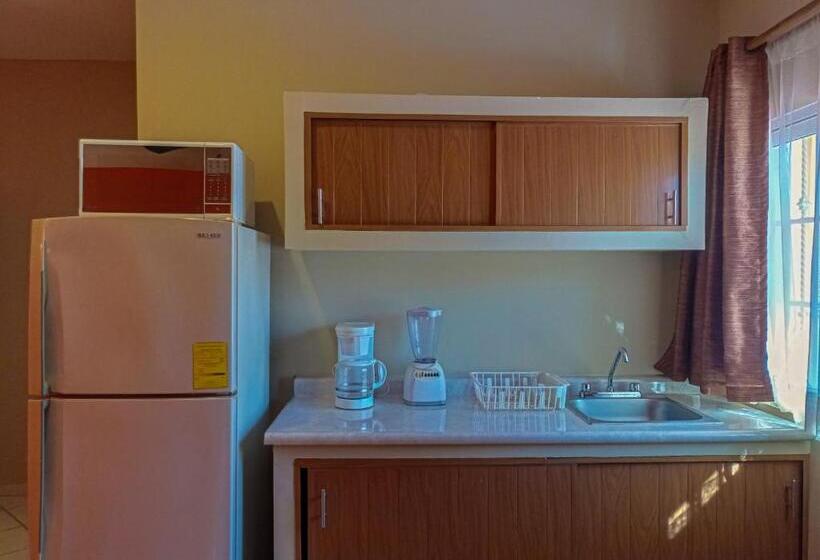 בית מלון כפרי Marina Del Sol