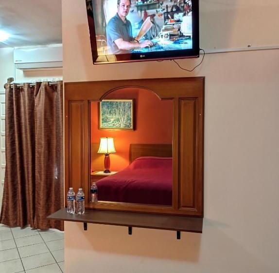 בית מלון כפרי Marina Del Sol