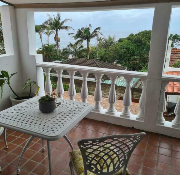 פנסיון Indaba Manor On 413 Owen Ellis Dr