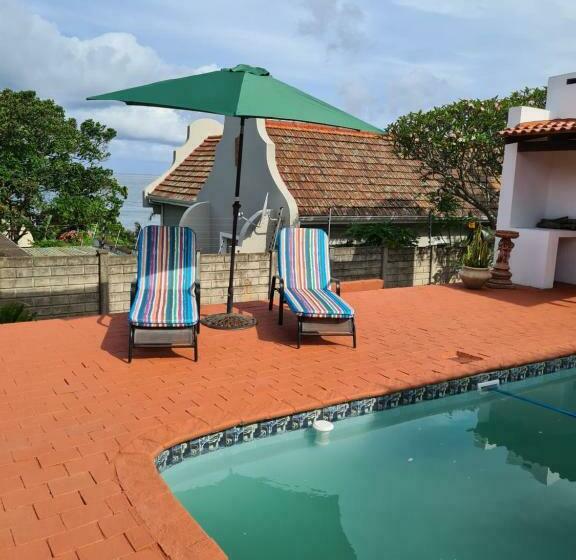 פנסיון Indaba Manor On 413 Owen Ellis Dr