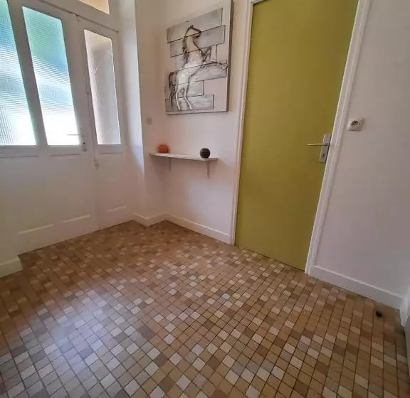 Aamiaismajoitus (B&B) Chez Jollyjune, à Moins D Une Heure Du Mont Saint Michel