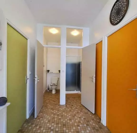 Aamiaismajoitus (B&B) Chez Jollyjune, à Moins D Une Heure Du Mont Saint Michel