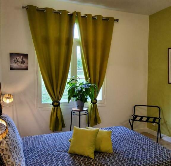 Bed & Breakfast Chez Jollyjune, à Moins D Une Heure Du Mont Saint Michel