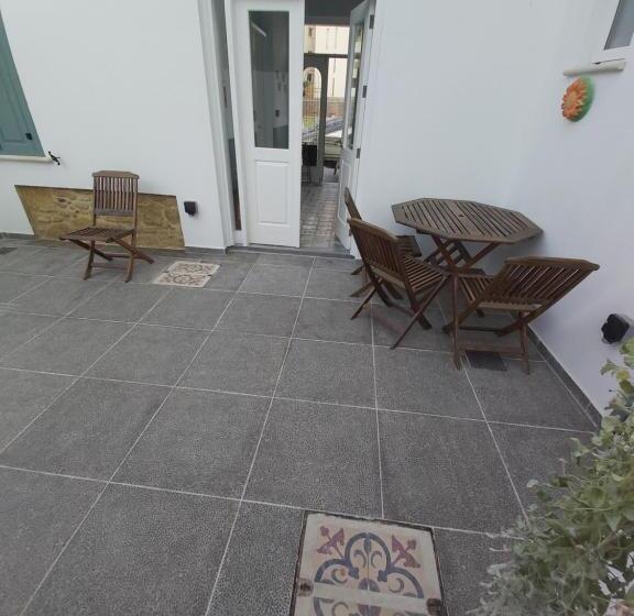 هاستل Magdalene S City House Inn