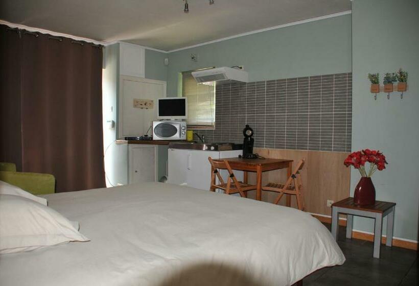 تختخواب و صبحانه La Source Du Broly