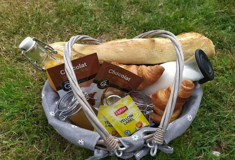 ベッドアンドブレックファースト Studio Les Chambres De La Source   Tadorne