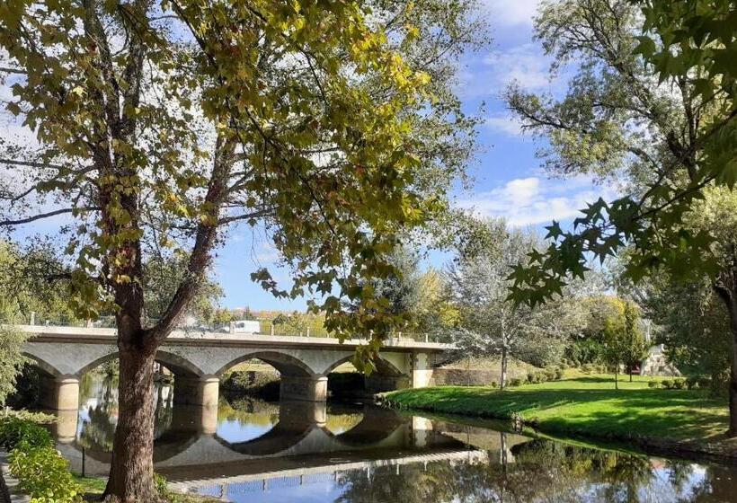 پانسیون Largo Da Fonte