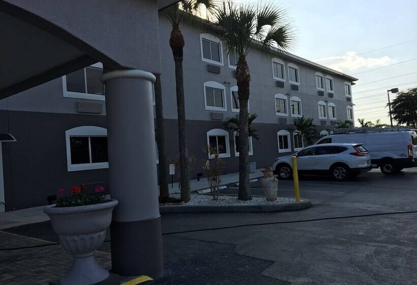 酒店 Days Inn & Suites By Wyndham Bonita Springs North Naples