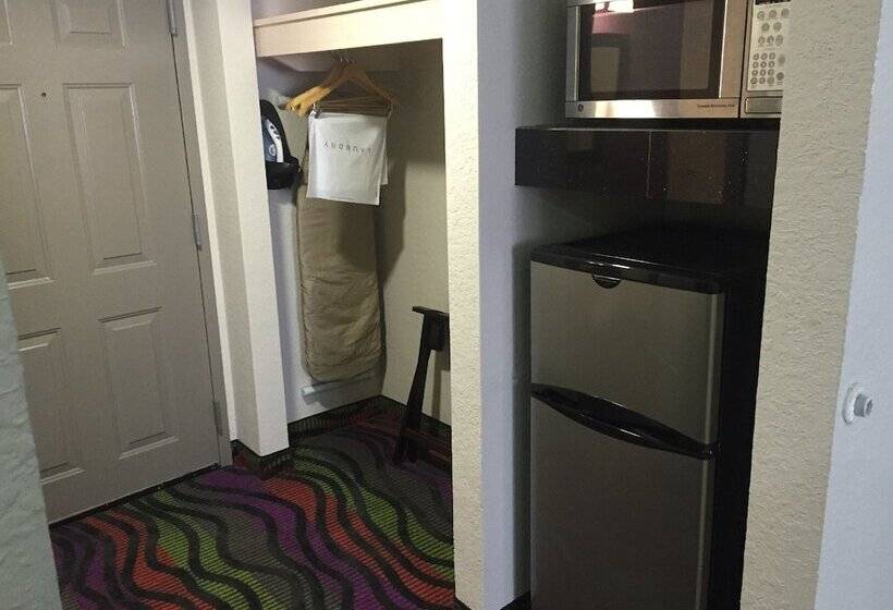 酒店 Days Inn & Suites By Wyndham Bonita Springs North Naples