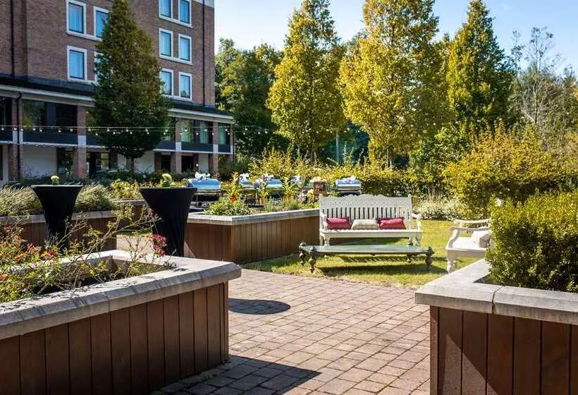 Отель Hilton London Heathrow Airport Terminal 5