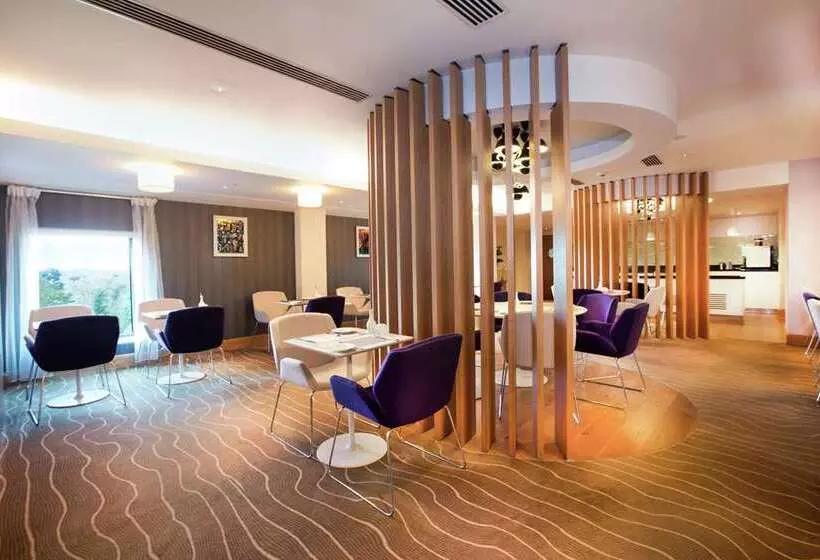 Отель Hilton London Heathrow Airport Terminal 5