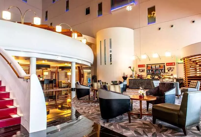 Отель Hilton London Heathrow Airport Terminal 5