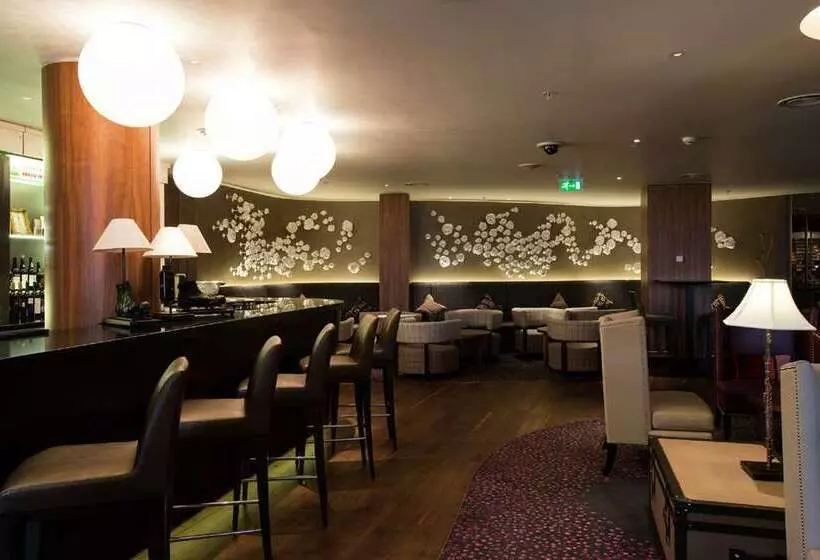 Отель Hilton London Heathrow Airport Terminal 5