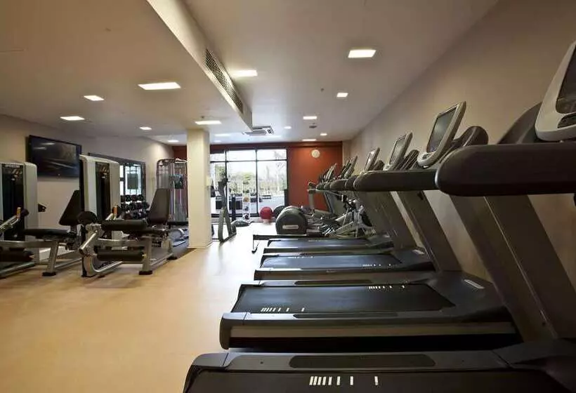 Отель Hilton London Heathrow Airport Terminal 5