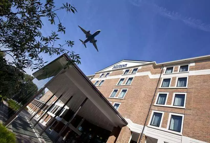 Отель Hilton London Heathrow Airport Terminal 5
