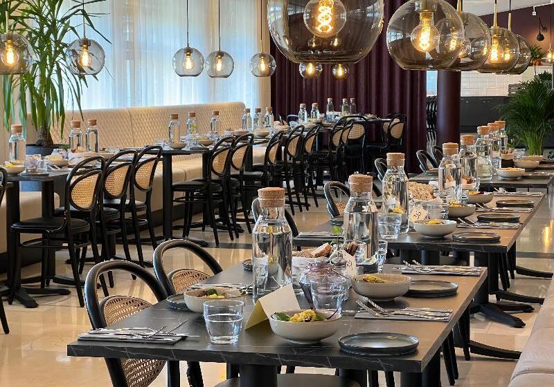 فندق Solna Park &