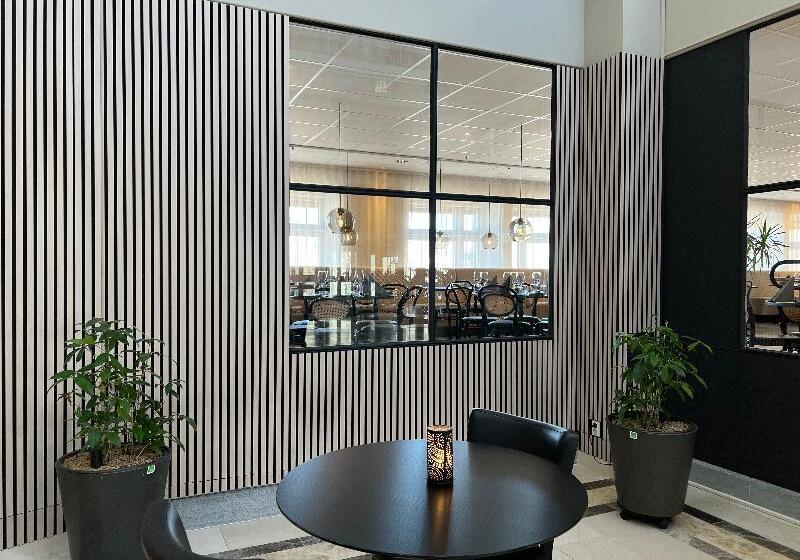 فندق Solna Park &