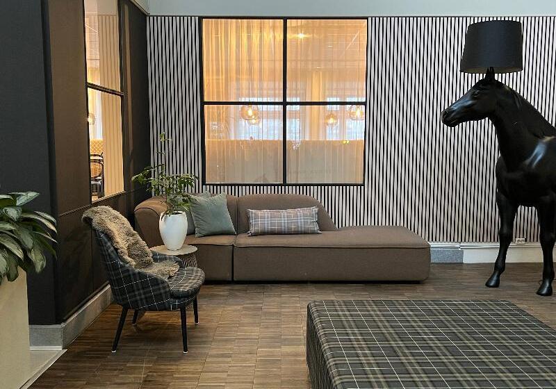 فندق Solna Park &