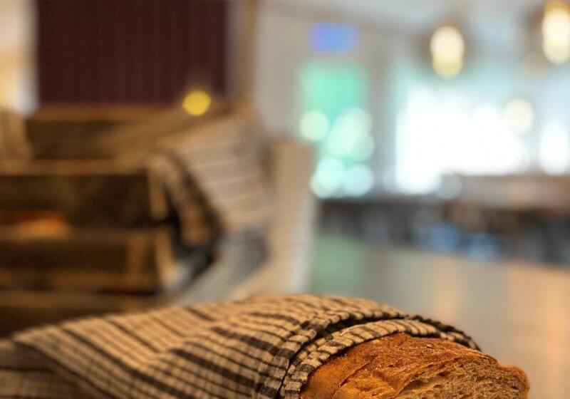 فندق Solna Park &