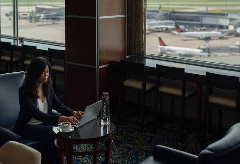 فندق Marriott Montreal Airport In Terminal
