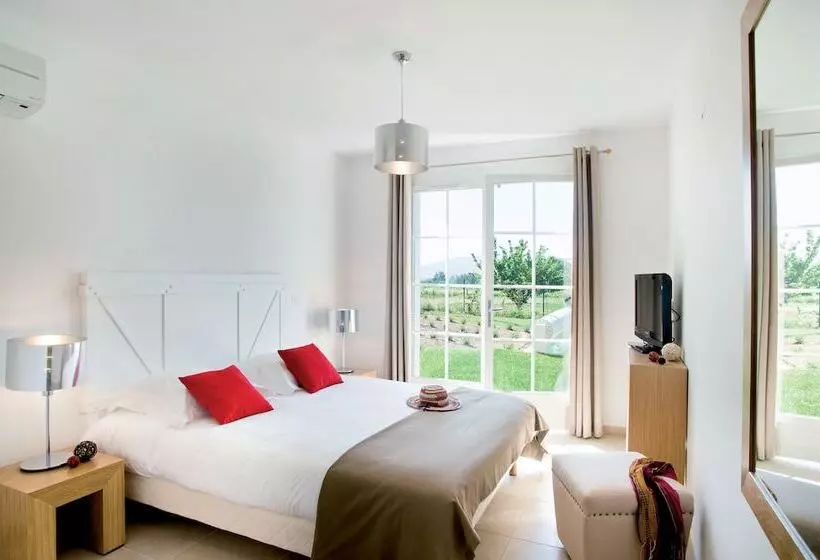 Lagrange Vacances Le Clos Savornin