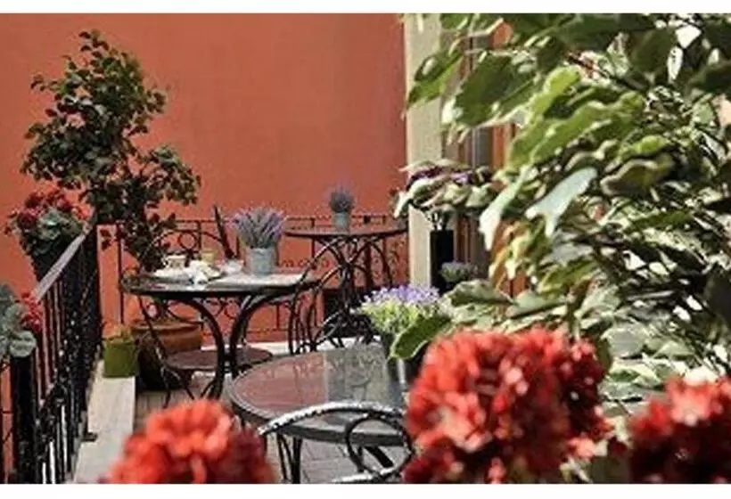 Three Apples Suites And