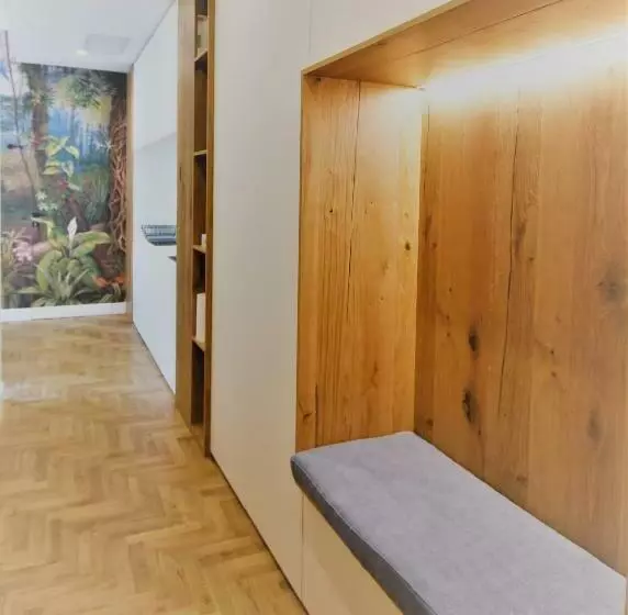 تختخواب و صبحانه Cardeto Suites