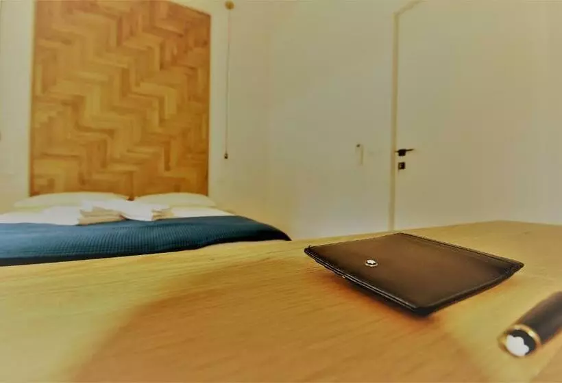 تختخواب و صبحانه Cardeto Suites