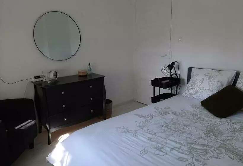 ベッドアンドブレックファースト Chambre Chez L Habitant