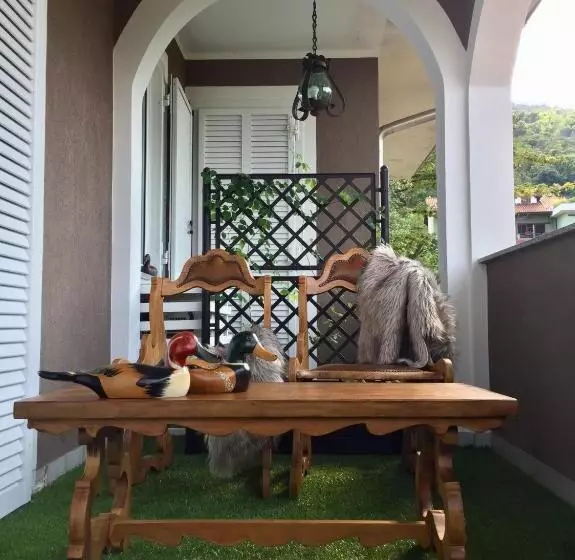 تختخواب و صبحانه Madame Canard