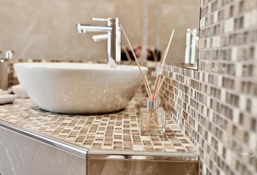 تختخواب و صبحانه Madame Canard