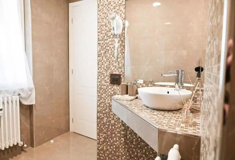 تختخواب و صبحانه Madame Canard