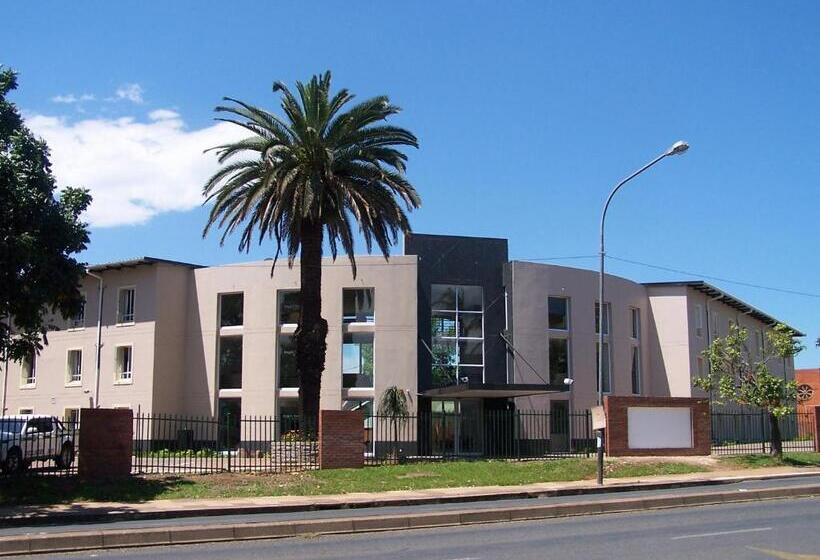 בית מלון כפרי Regal Inn Pmburg