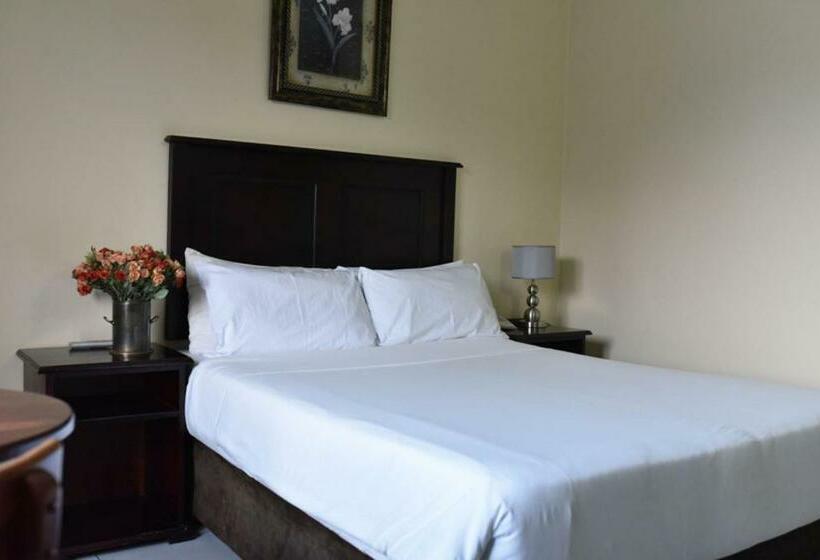 בית מלון כפרי Regal Inn Pmburg