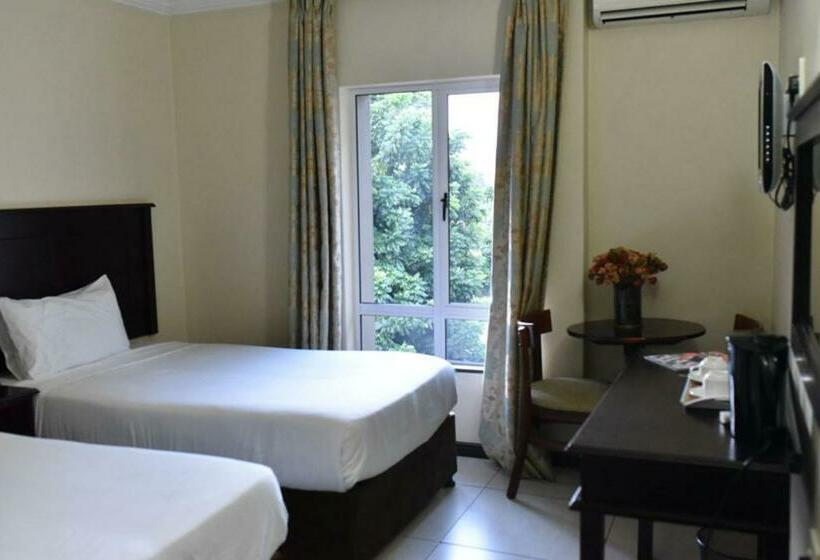 בית מלון כפרי Regal Inn Pmburg