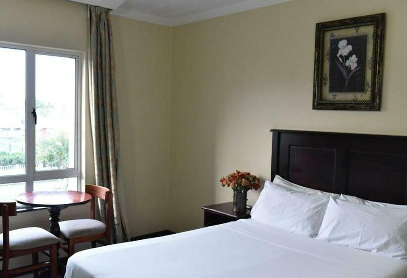 בית מלון כפרי Regal Inn Pmburg