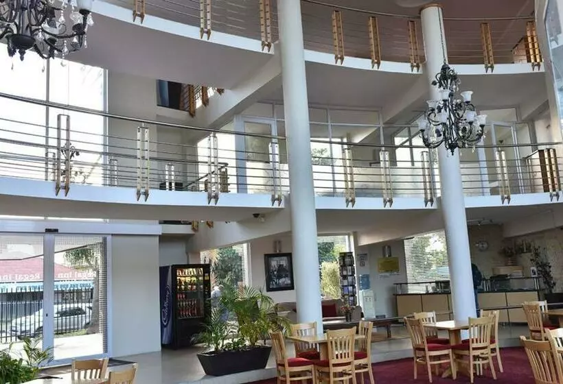 هتل Regal Inn Pmburg