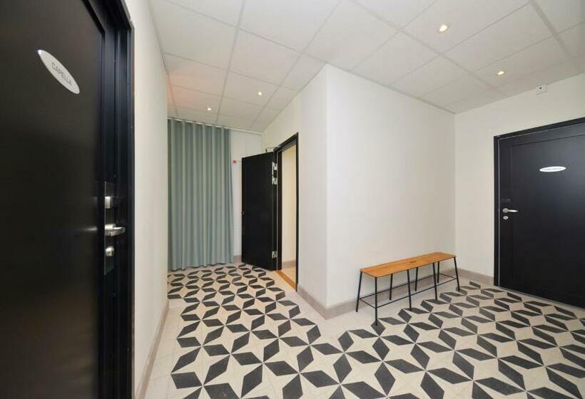 فندق Staykvick Boutique Hostel