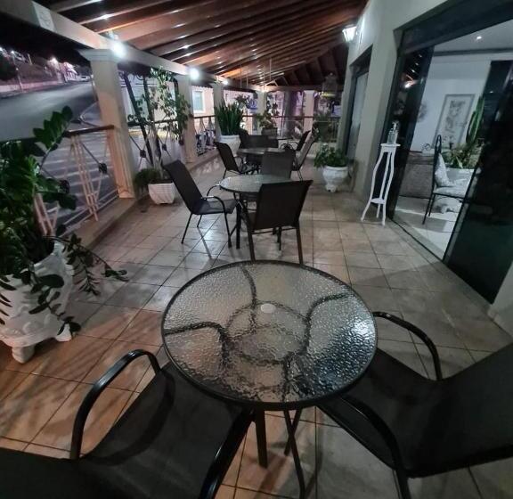 Hotel Vitoria Garden